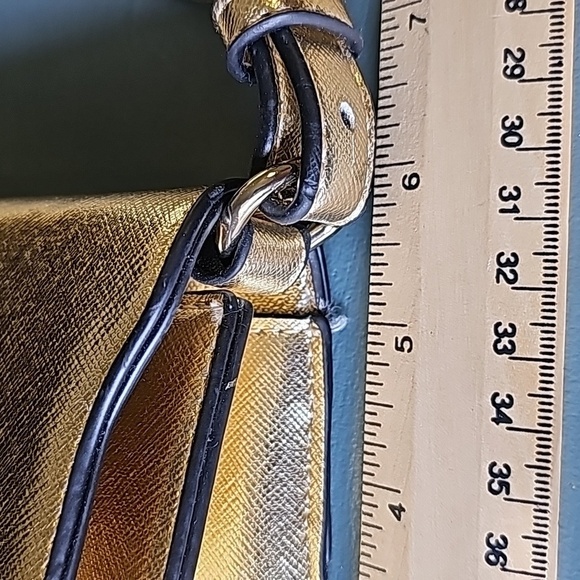 Justeab gold purse. Shoulder strap. Excellent, clean condition.‎  Wide st… - Picture 5 of 10